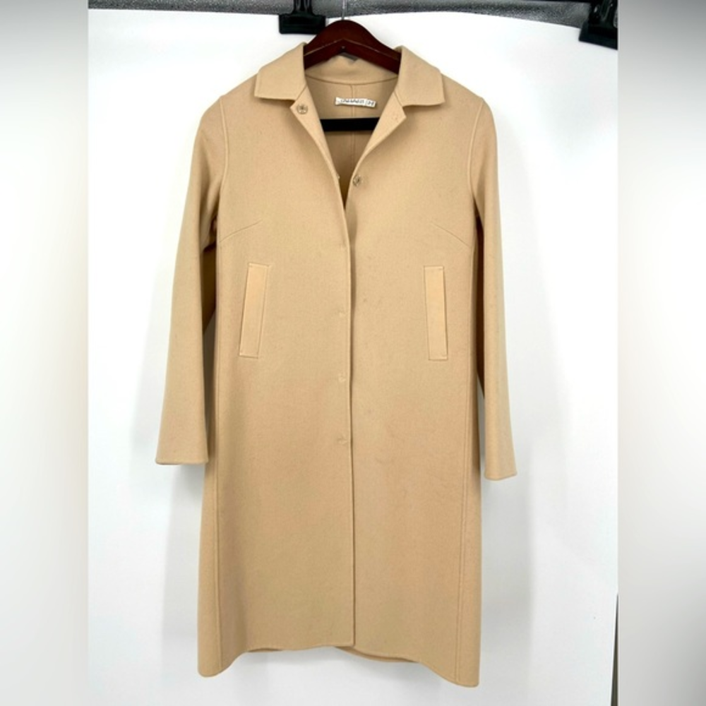 Tahari Vintage straight wool coat, snaps up,‎ size 6